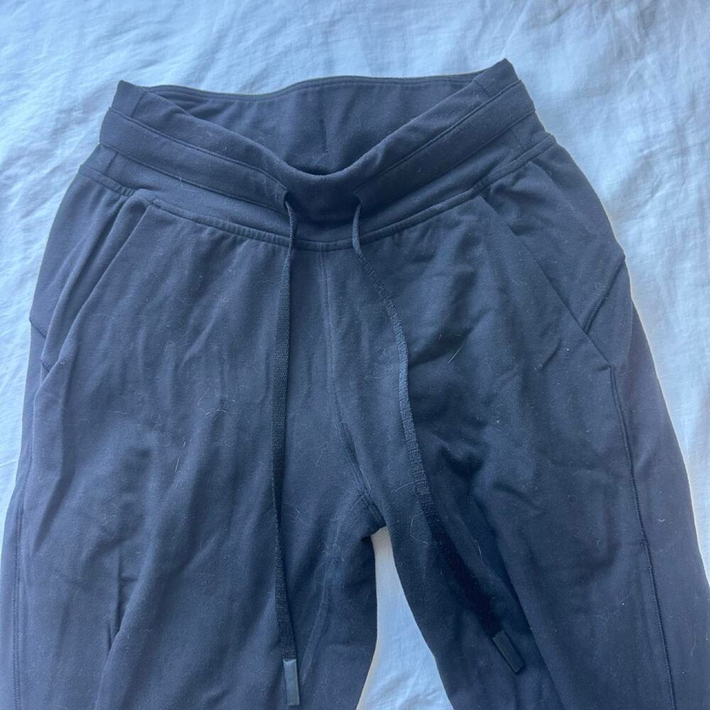 Black lululemon joggers size 0